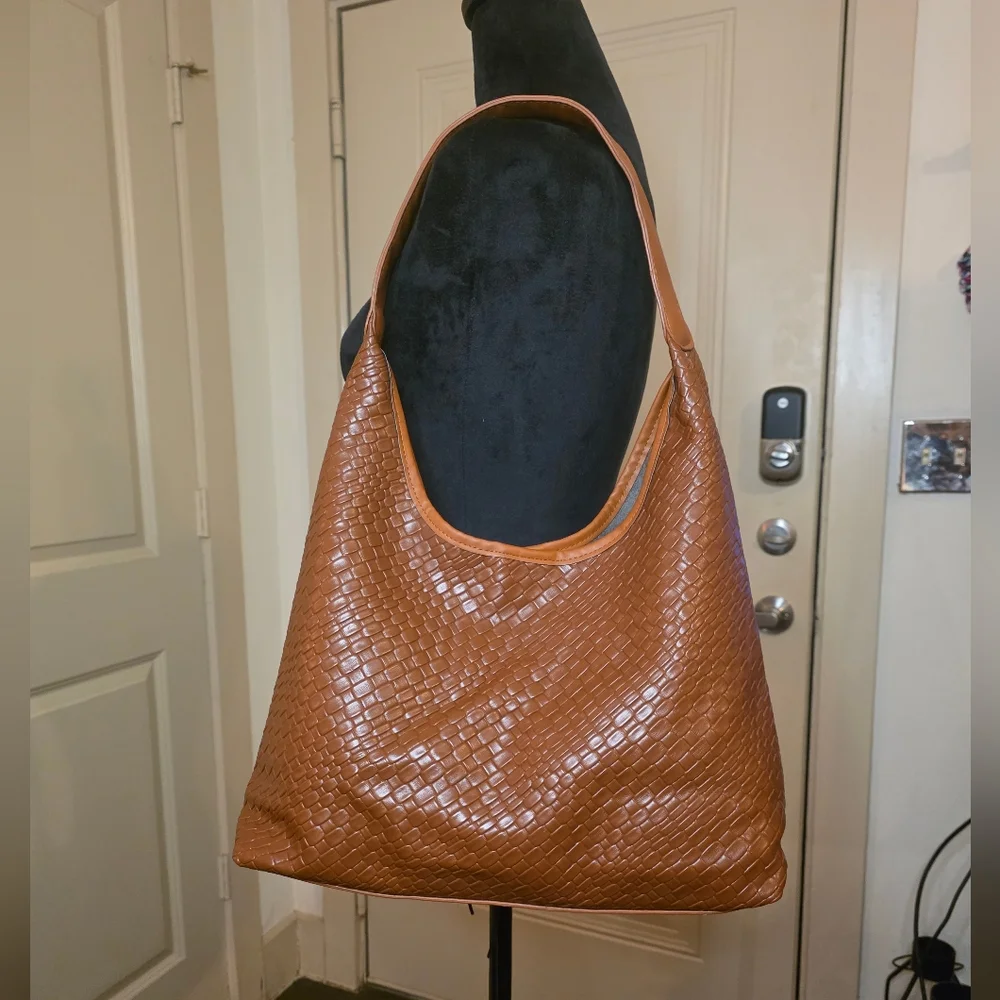 Woven Brown Women's Boho Bag Set Includes Makeup Bag New Never‎ used.